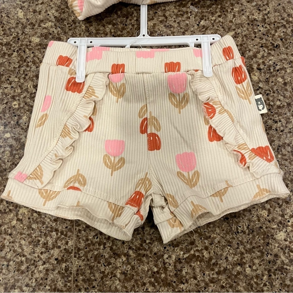 NWT Girl’s Ribbed Organic Cotton 3 Piece Tulip Set, Tank, Ruffle Shorts, Bow 12M - Picture 2 of 7